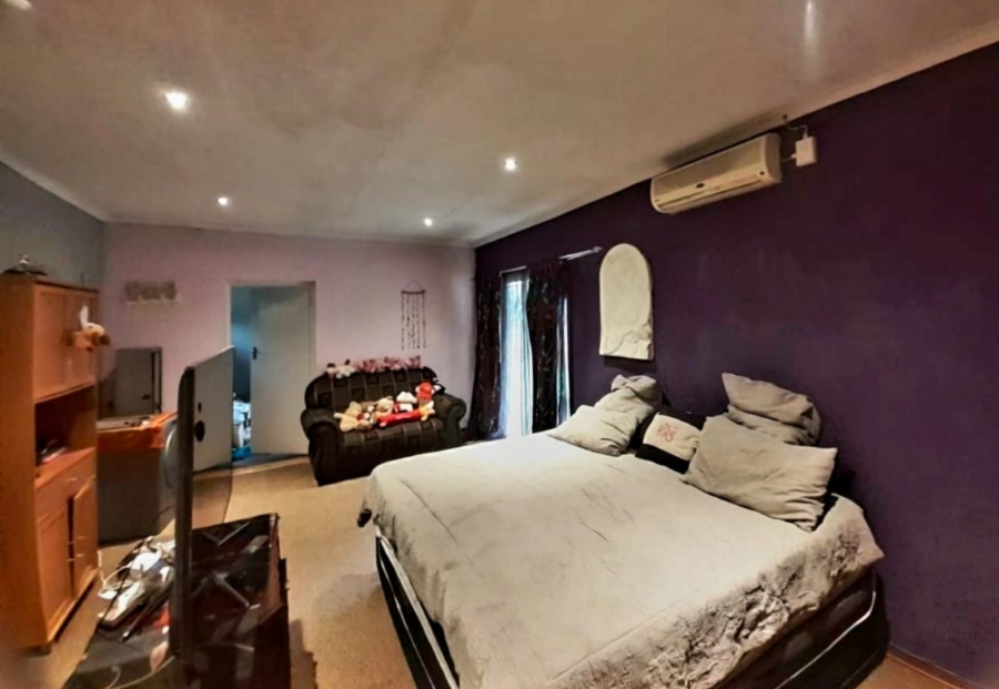 4 Bedroom Property for Sale in Safari Gardens North West